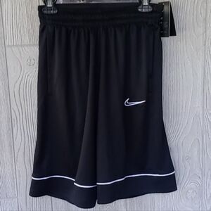 New With Tag Nike Long athletic Baggy Sports Shorts unisex